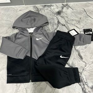 Nike Therma-FIT Hoodie and Pants Set - 18 months